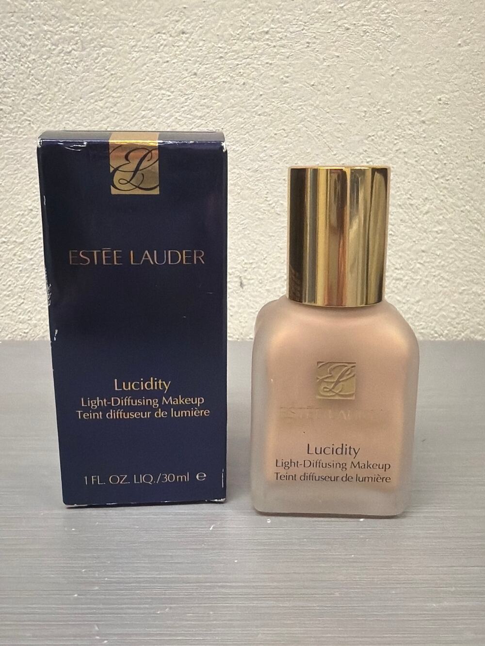 Estée Lauder Lucidity Light Diffusing Makeup Foundation Neutral Beige 04 1oz NEW